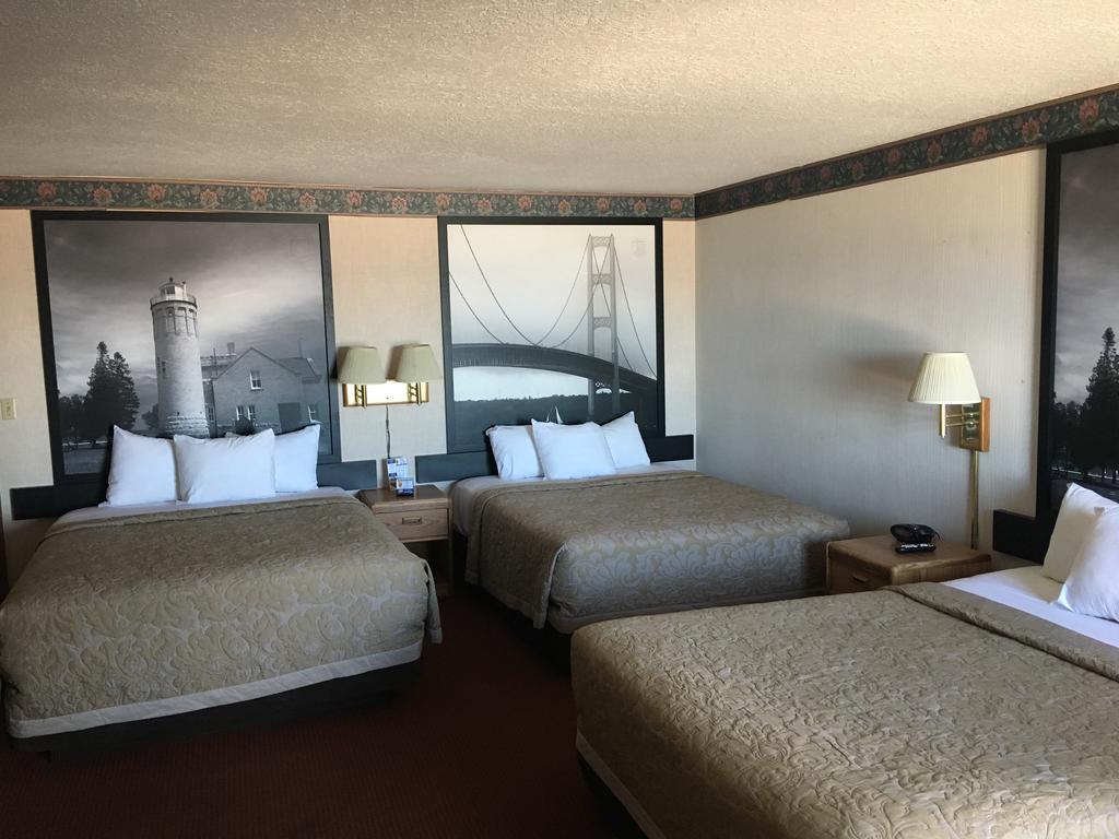 Super 8 Beachfront By Wyndham Mackinaw City, Mi Exteriér fotografie