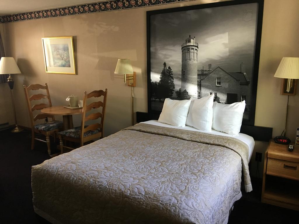 Super 8 Beachfront By Wyndham Mackinaw City, Mi Exteriér fotografie