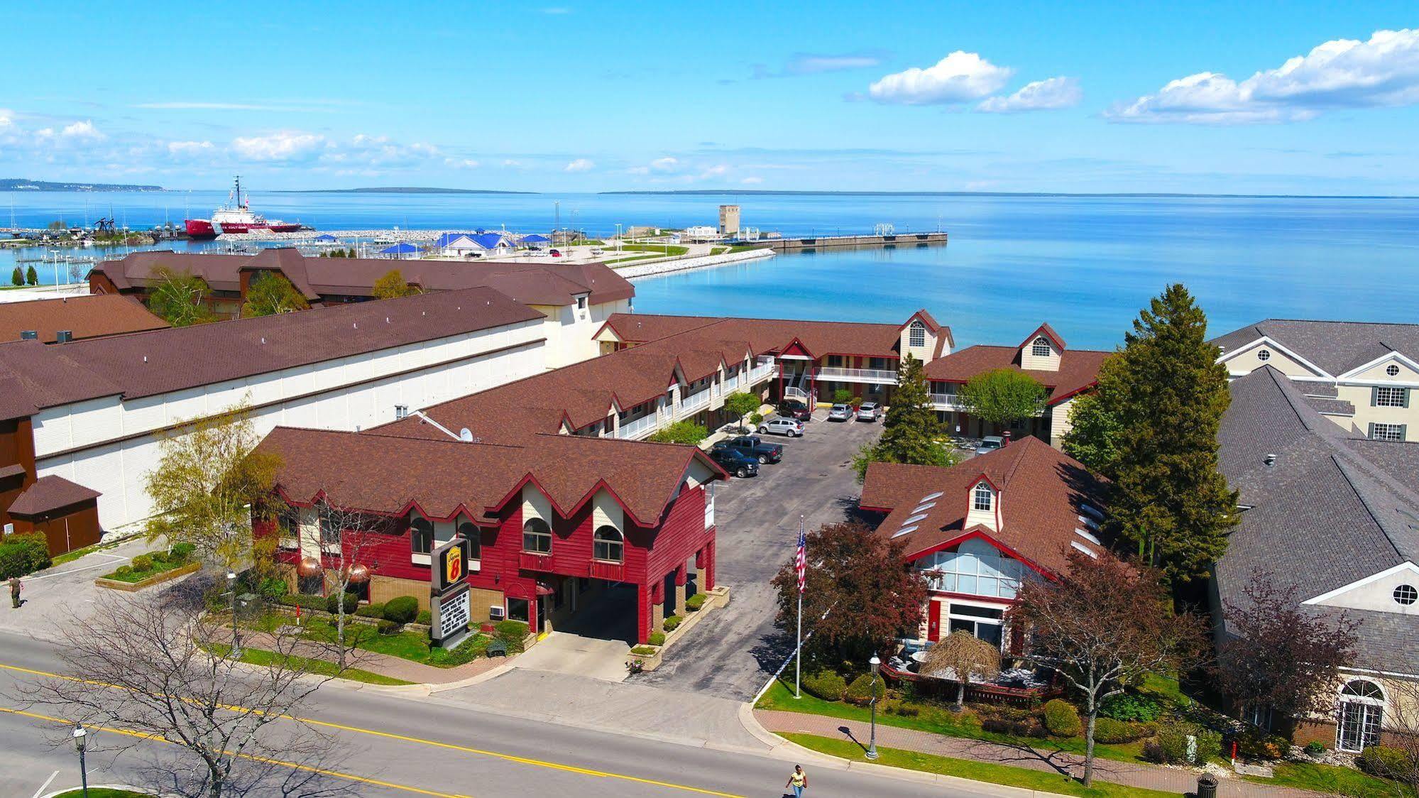 Super 8 Beachfront By Wyndham Mackinaw City, Mi Exteriér fotografie