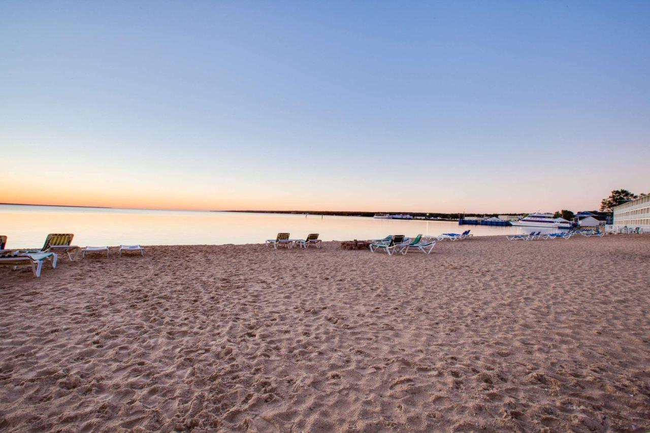Super 8 Beachfront By Wyndham Mackinaw City, Mi Exteriér fotografie